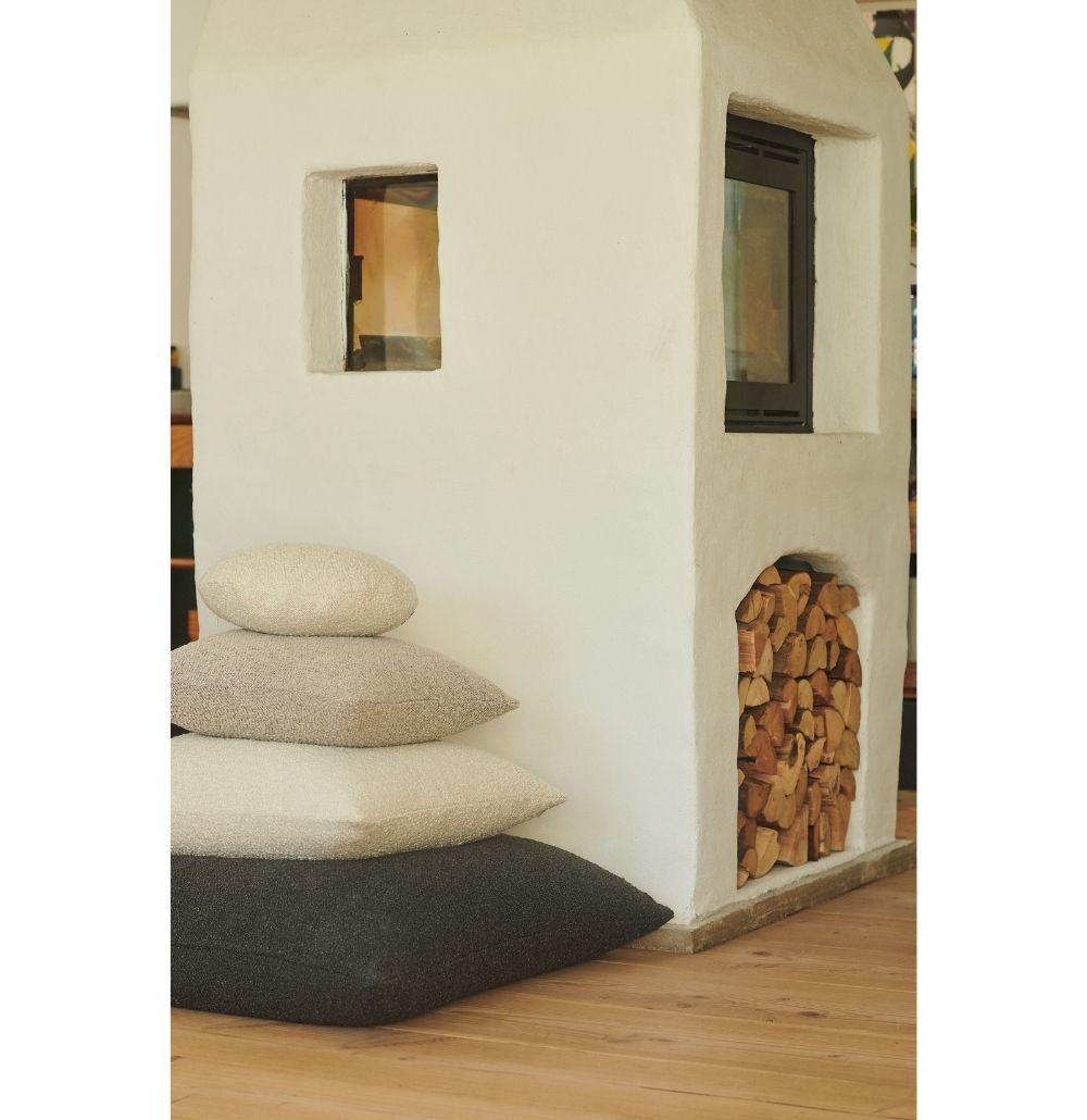 Big Boucle Cushion | Raven | Hommey | agos - co