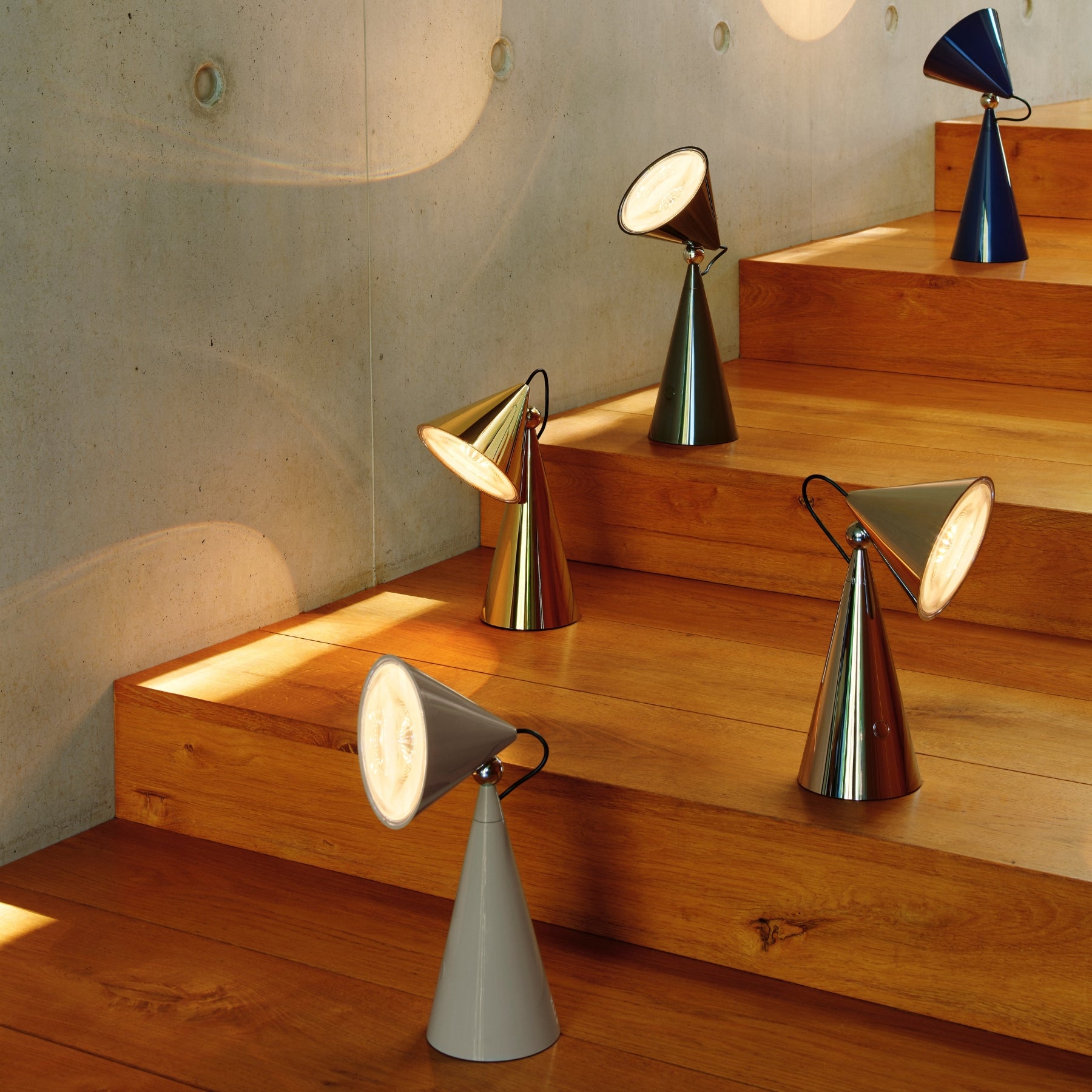Pose Portable Table Lamp